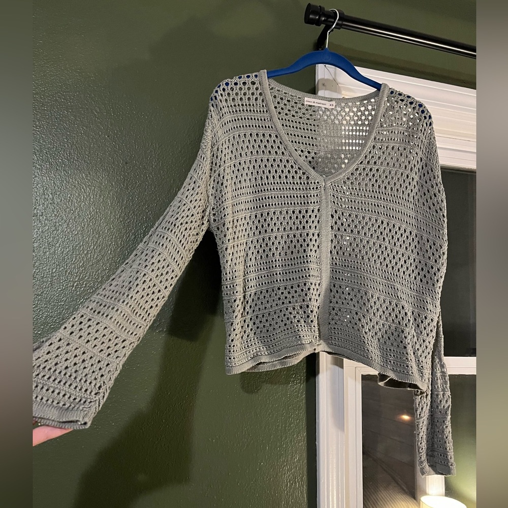Moon & Madison Crocheted Size XS Sweater